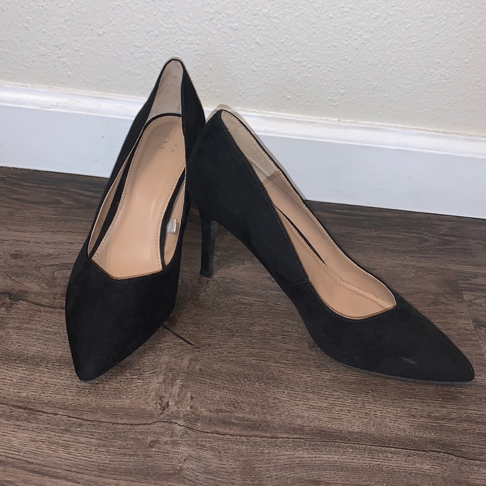 A New Day size 7 black pointed toe heels